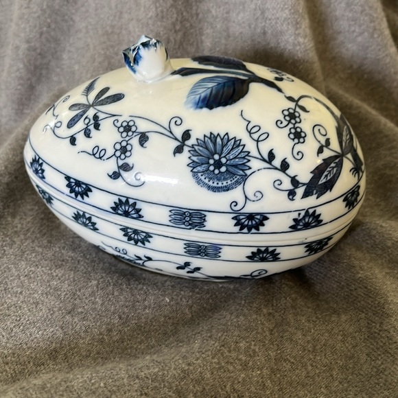 Vienna Woods Blue & White Fine China Oval Trinket Box - Picture 2 of 10